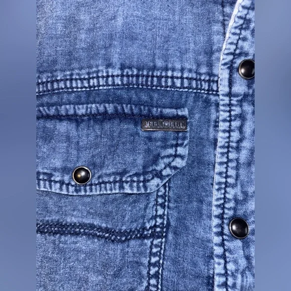 Affliction Reversible Dark Blue Denim Shirt with Graphic Back
Size Medium - Picture 11 of 12